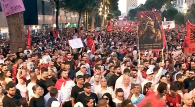 PAMJE ME DRON/&nbsp;Tirana plot, mij&euml;ra veta n&euml; Bulevard