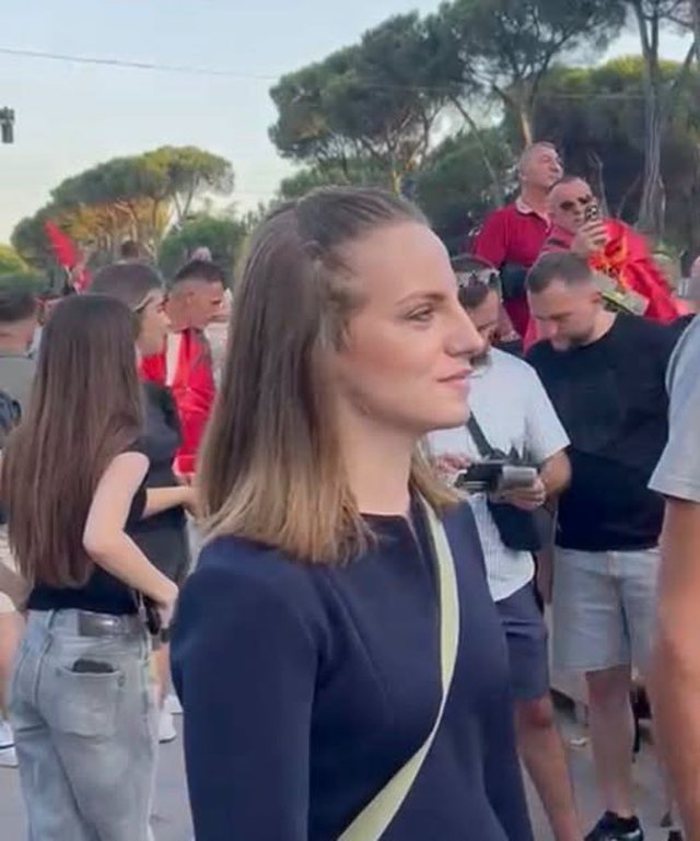 FOTO/ U largua nga grupi i PS, deputetja Marjana Ko&ccedil;eku i bashkohet