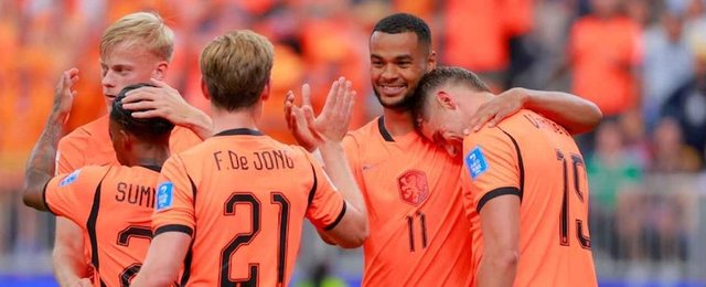 “Top 100”/ Holanda i bashkohet klubit të tetë