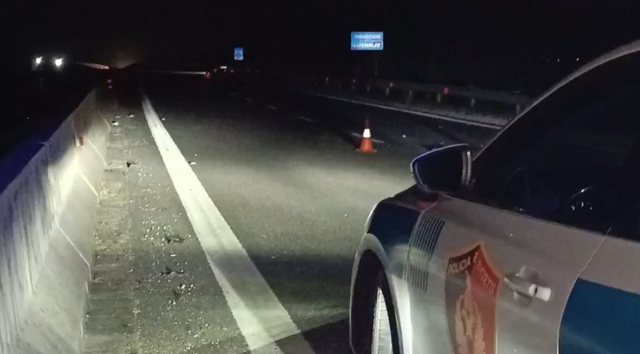 Aksidenti tragjik n&euml; autostrad&euml;n Lushnj&euml;-Rrogozhin&euml;! Benz-i