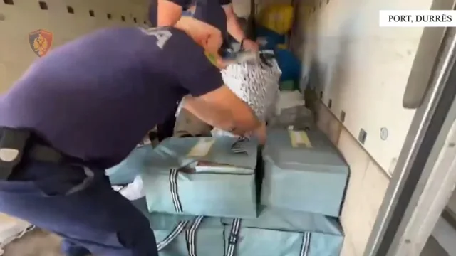 VIDEO/ Sekuestrohen 798 steka cigare kontraband&euml; n&euml; Portin e