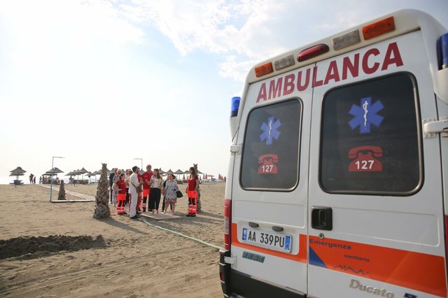 Tragjike n&euml; Durr&euml;s! Humb jet&euml;n 11-vje&ccedil;ari duke u lar&euml;