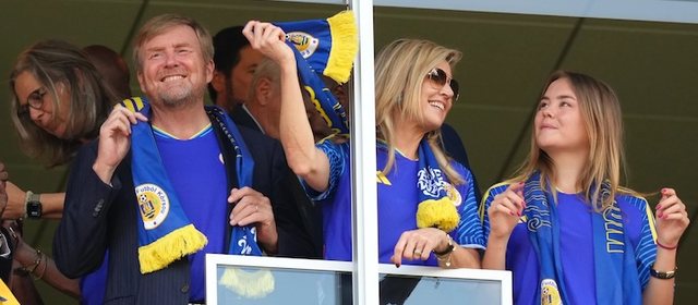 Familja mbret&euml;rore holandeze b&euml;ri tifo p&euml;r Holand&euml;n dhe