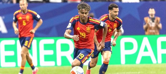 Spanj&euml; - Arabi Saudite: formacionet zyrtare, La Roja me Lamine Yamal