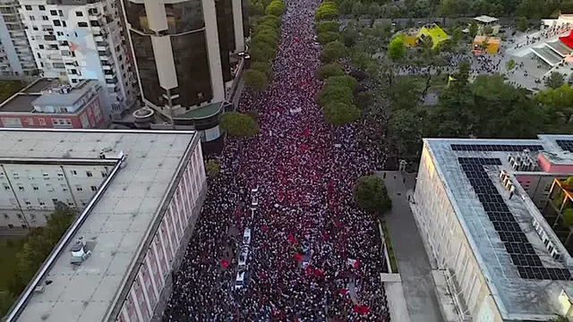 "Parlamenti Europian&nbsp;i k&euml;rkoi t&euml; ndaloj&euml; nd&euml;rtimet