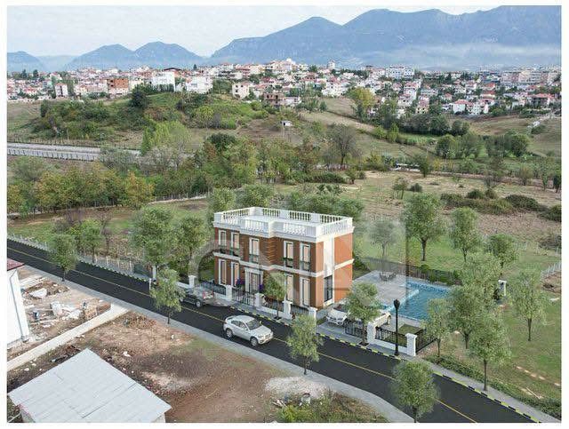 Pishina, muri dhe fasada e nënkryetarit të Bashkisë së