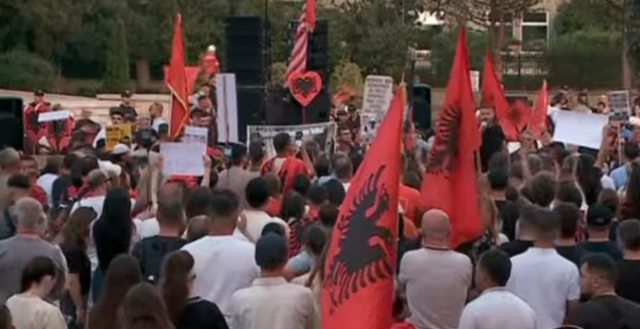 Dita e 23-t&euml; e protest&euml;s/ Shqiptar&euml;t e vendosur, vijon revolta