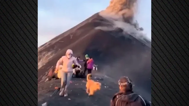 "Shi" i zjarrt&euml; shk&euml;mbinjsh n&euml; Volcan de Fuego,