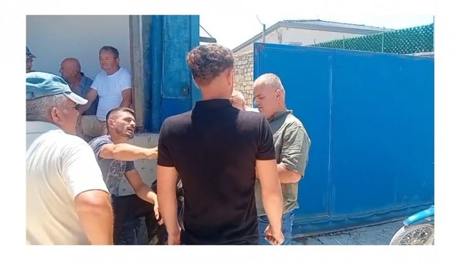 Banor&euml;t e Varibopit ngrihen n&euml; protest&euml;, bllokojn&euml; punimet