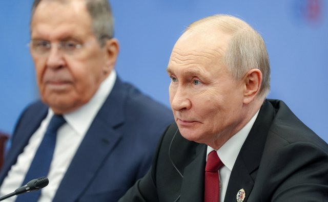 Putin: Jemi t&euml; gatsh&euml;m p&euml;r bisedime paqeje me Ukrain&euml;n