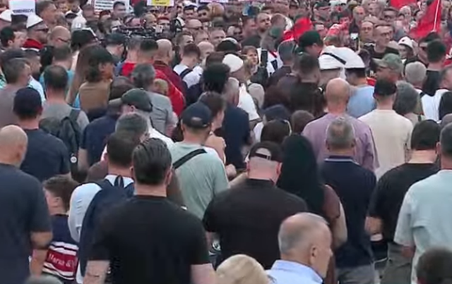 Dita e 24-t&euml; e protest&euml;s/ Qytetar&euml;t vijojn&euml; rezistenc&euml;n