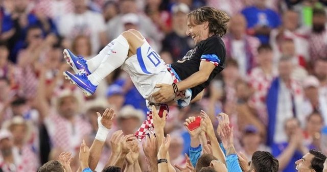 Luka Modric - lojtari i tret&euml; q&euml; arrin 200 ndeshje gjat&euml;