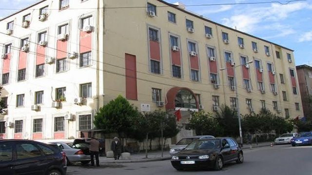 Vrasja me thik&euml; n&euml; Rrogozhin&euml;, gjykata l&euml; n&euml; burg