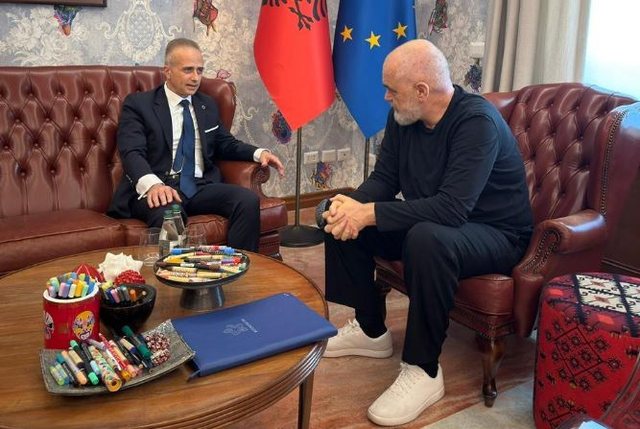 Rama pret n&euml; takim ambasadorin e ri t&euml; Turqis&euml; n&euml;