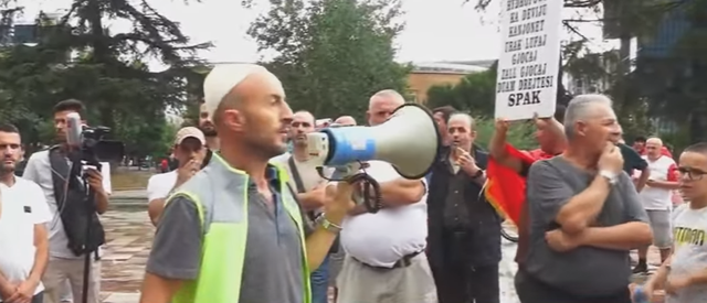 Dita e 25-t&euml; e protest&euml;s/ Mij&euml;ra qytetar&euml; k&euml;rkojn&euml;