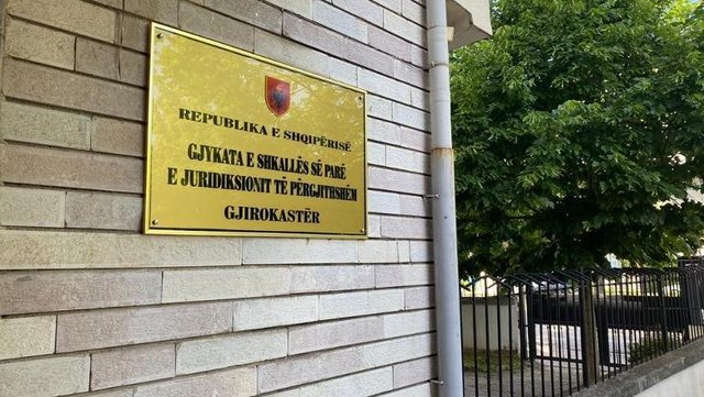Qytetarja ankohet se avokati bashk&euml;punoi me pal&euml;n tjet&euml;r, vendimi