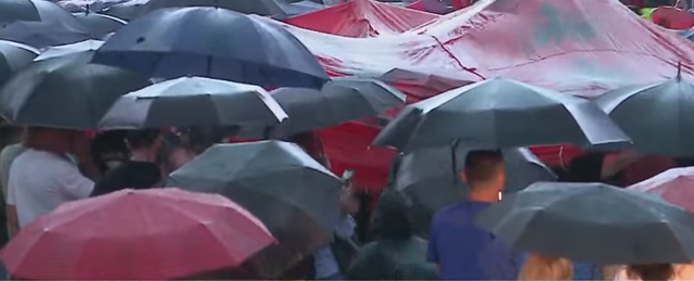 Dita e 25-të e protestës/ Mijëra qytetarë kërkojnë