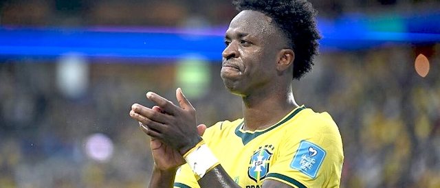Vinicius pas dygol&euml;shit t&euml; tij: "Tani Ancelotti m&euml; ka borxh
