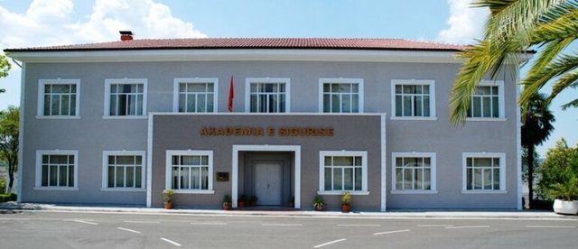 Ndodh s&euml;rish/&nbsp;Helmohen kursant&euml;t e Akademis&euml; s&euml;