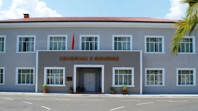 30 student&euml;t e Akademis&euml; s&euml; Siguris&euml; n&euml; QSUT/ Zbulohet
