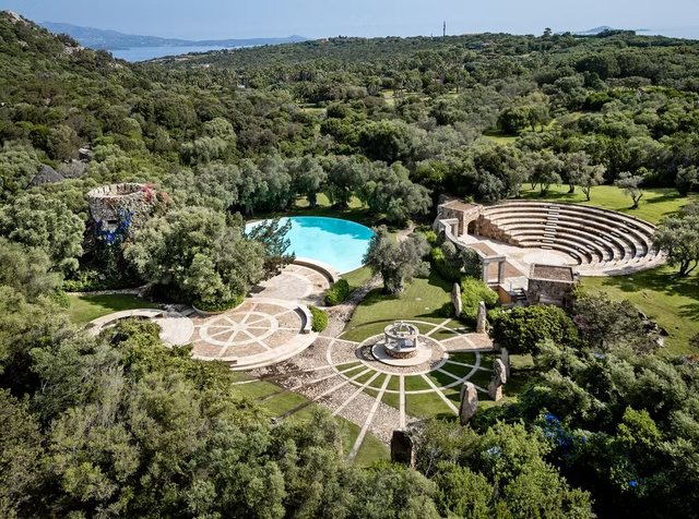 Vila e ish-kryeministrit Silvio Berlusconi Villa Certosa i shitet familjes