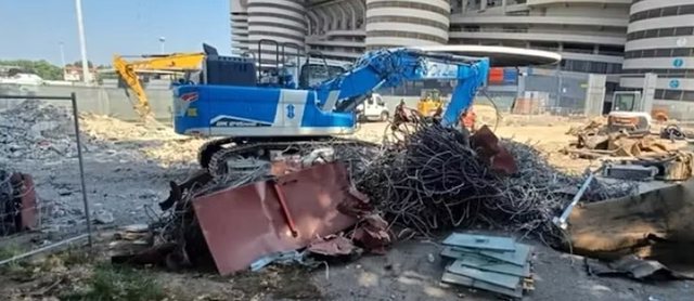 Milani b&euml;n hapin e par&euml; drejt stadiumit t&euml; ri, i jep