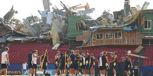Shmanget tragjedia, Suedia me fat&hellip; Shembet keq stadiumi ku
