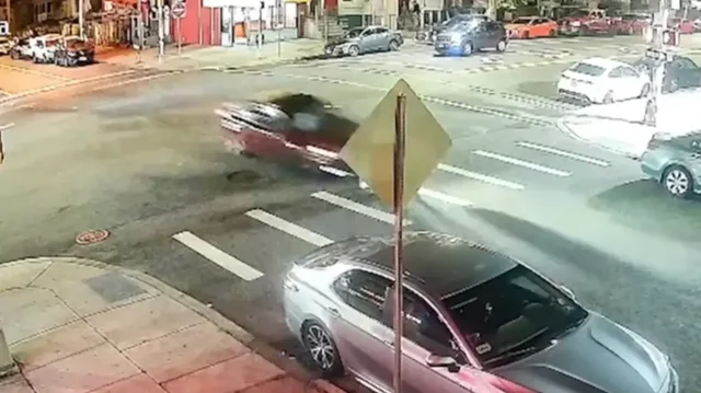 VIDEO/ Aksident i r&euml;nd&euml; n&euml; New Jersey, makina godet dy gra