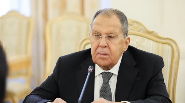Rusia k&euml;rkon qart&euml;si p&euml;r rolin nd&euml;rmjet&euml;sues t&euml;