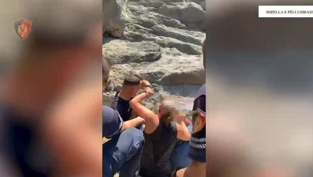 VIDEO/ Kishin mbetur n&euml; Shpell&euml;n e P&euml;llumbasit, policia