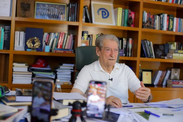 "Rama u takua me Ahmedinaxhadin disa her&euml; n&euml; Iran"/ Berisha: