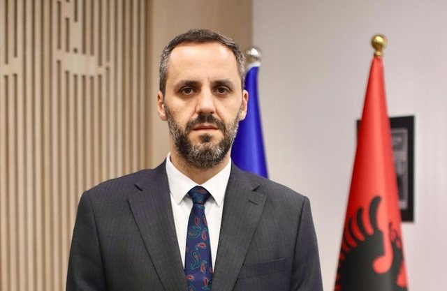 Besfort Lamallari paralajm&euml;ron: Mund t&euml; shpallen persona t&euml;