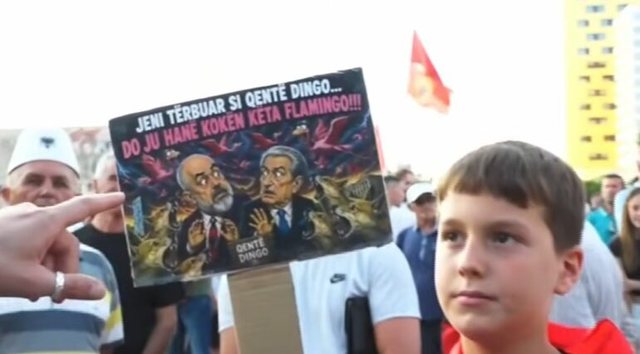 "Dor&euml;heqje"/ Dita e 28-t&euml; e protest&euml;s, nis marshimi i