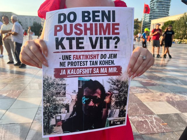 "Dor&euml;heqje"/ Dita e 28-t&euml; e protest&euml;s, nis marshimi i