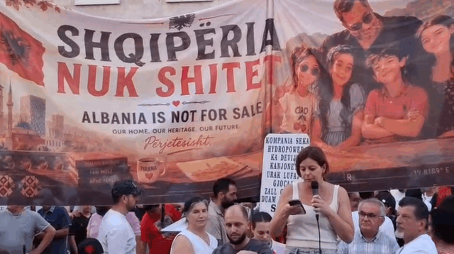 "Dor&euml;heqje"/ Dita e 28-t&euml; e protest&euml;s, nis marshimi i