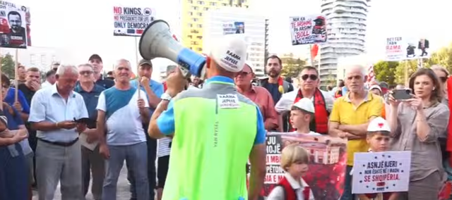 Protesta e 29-t&euml; rradhazi/ Qytetar&euml;t e vendosur, k&euml;rkohet