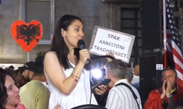 "Arrit&euml;t t&euml; shqyeni vellon e hipokrizis&euml;"/