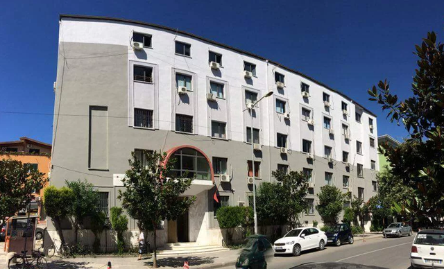 Vrau v&euml;llain p&euml;r motive t&euml; dob&euml;ta, Gjykata e Durr&euml;sit