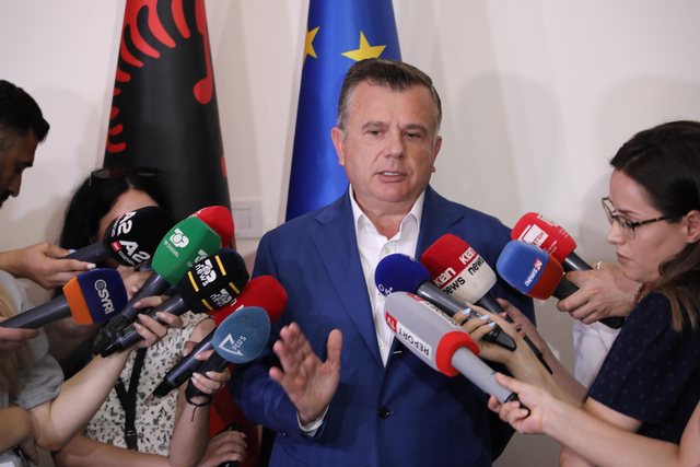 Balla hedh posht&euml; pretendimet p&euml;r "zhytjen" e pallateve