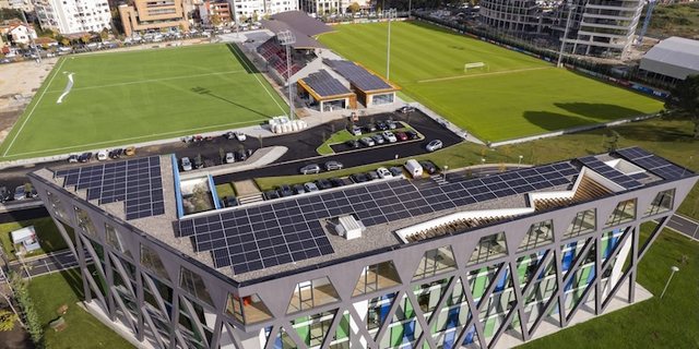 &ldquo;Sht&euml;pia e Futbollit&rdquo;, aty ku po nd&euml;rtohet e ardhmja e