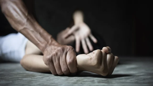 "Hesht, mbyll goj&euml;n"/ Nj&euml; 40-vje&ccedil;ar gati i