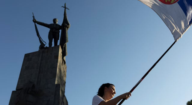 Protestat n&euml; Serbi/ Mesazhe p&euml;r Kosov&euml;n po dominojn&euml; n&euml;