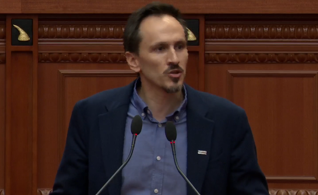 "Kryeministrat e qytet&euml;ruar dor&euml;hiqen"/ Deputeti