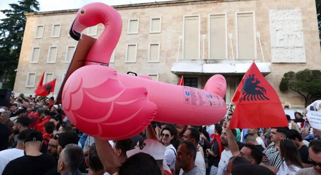 Protesta n&euml; Tiran&euml;/ Analiza e medias franceze: Diaspora po mobilizohet