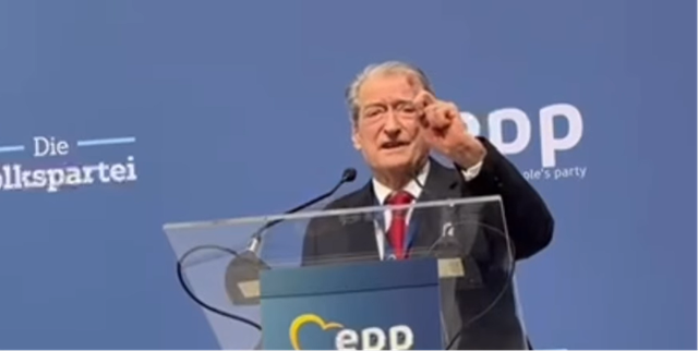 "Shqip&euml;ria n&euml; kriz&euml; t&euml; thell&euml; politike"/