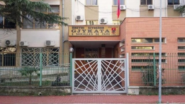 Vrasja e v&euml;llez&euml;rve n&euml; Roskovec/ Gjykata e Fierit d&euml;non me