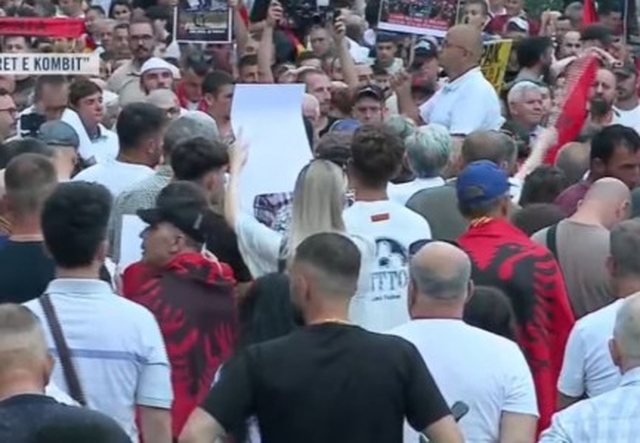 Protesta e 31-t&euml; rradhazi, qytetar&euml;t t&euml; vendosur p&euml;r