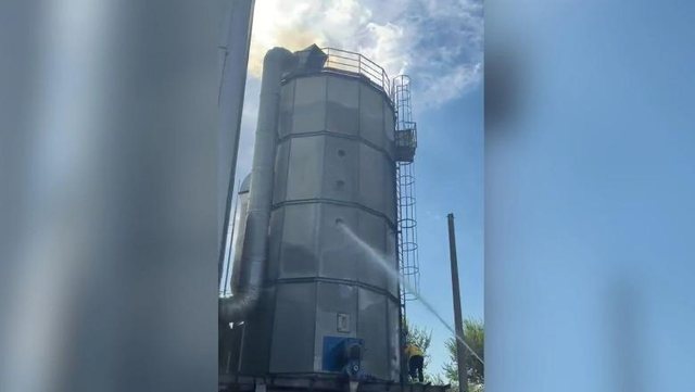 P&euml;rfshihen nga flak&euml;t ambientet e jashtme t&euml; nj&euml; fabrike