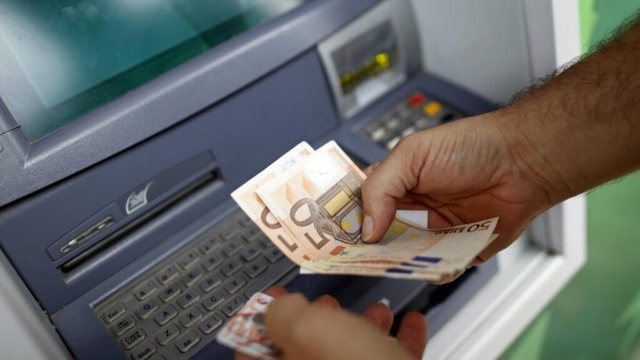 Në Kosovë, nga sot paga minimale 500 euro bruto