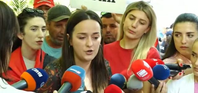 &ldquo;Ligji u ndryshua me porosi&rdquo;/ Aktivist&euml;t dhe protestuesit